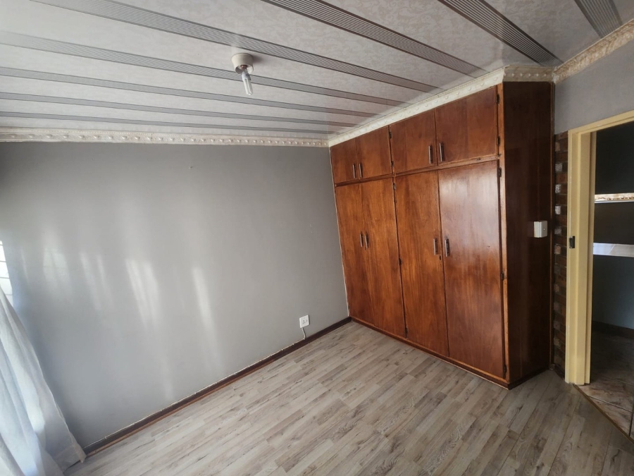 4 Bedroom Property for Sale in Pellissier Free State